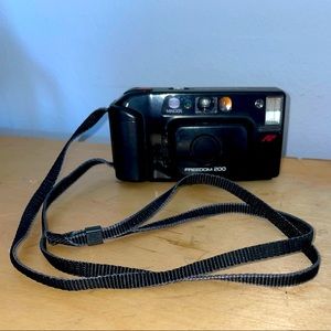 The Minolta Freedom 200 is a point and shoot camera that uses 35mm film.